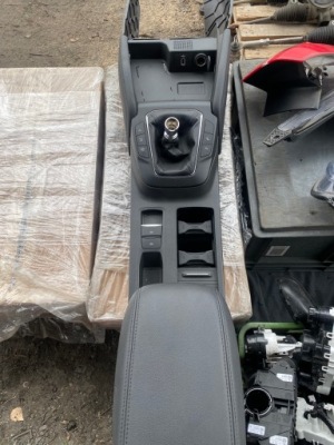 Ford focus mk4 подлокотник туннель фото №1