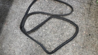 Прокладка двері правий перед saab 9-5 фото №1