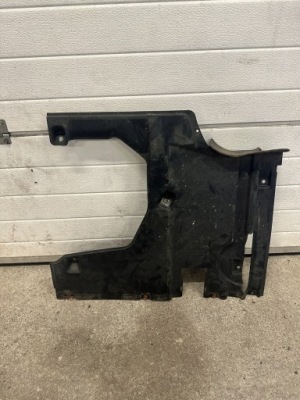 Audi q5 захист підвіска права плита 80a825216a фото №1