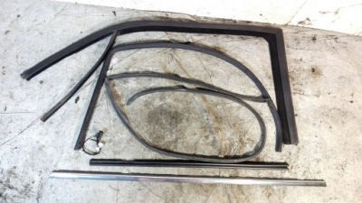 Уплотнители стекло задний  комплект lancia thesis правое фото №1