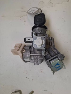 Yaris iii замок зажигания ключ 45020-0d04 фото №1