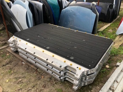 Mercedes EQC 293 ALU Rama abdeckung BODEN-