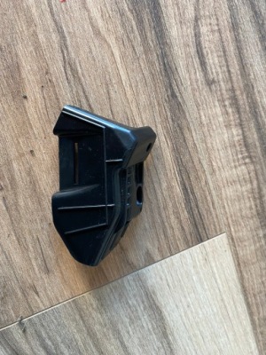 Напрямна кронштейн бампера правий задня kia sportage iii 2010-2015 фото №1