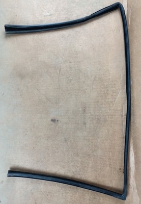 Прокладка двері r задня chrysler 300 2011-2019 фото №1