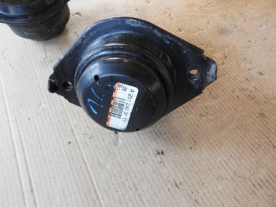 Mercedes-benz ml w164 2006 ліва сторона кронштейн / кронштейн двигуна фото №1