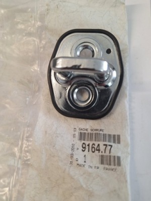 Гак замка дверей citroen peugeot оригінальний номер 916477 фото №1