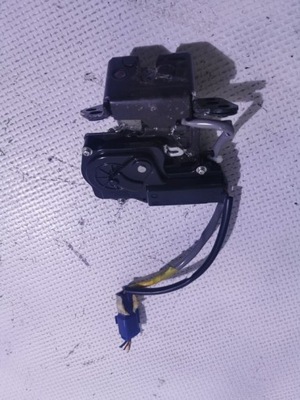 Toyota avensis t25 lift замок крышки kombi фото №1