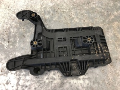 Основание аккумулятор vw golf v 1k0915333c фото №1