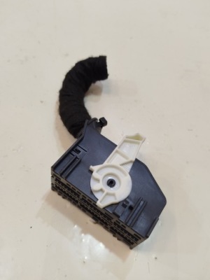 Колодка штекер vw passat b8 5q0937700c фото №1