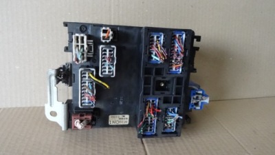 Nissan almera n15 1.6b коробка запобіжників фото №1