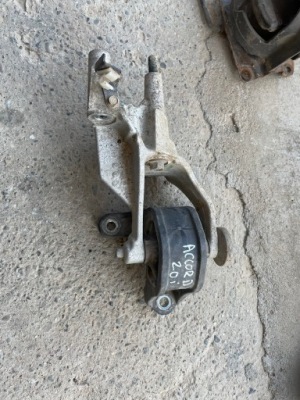 Honda accord viii 2.0i подушка кронштейн двигателя фото №1