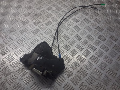 Замок правий перед toyota avensis t25 2pin фото №1