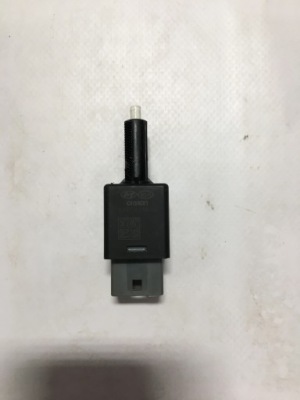 Датчик вимикач світла стоп hyundai ioniq 16- фото №1