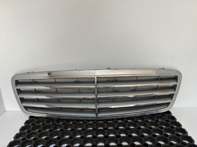 Mercdes w203 lift решітка радіатора решітка радіатора хром капот a2038800223 фото №1