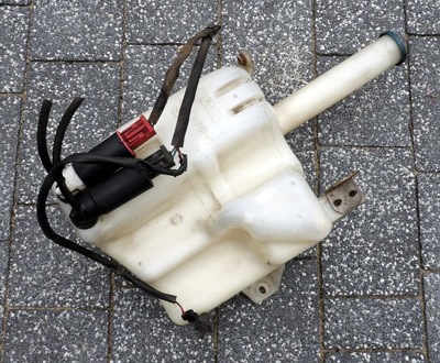 Toyota avensis i бак омывателя окон фото №1