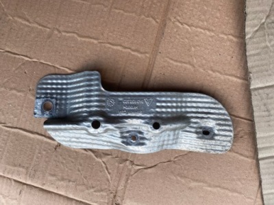 Porsche cayenne iii 9y 9y0 защита тепловая 9y0825753 фото №1