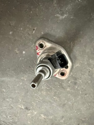 Opel astra v инжектор форсунка adblue 55504439 фото №1