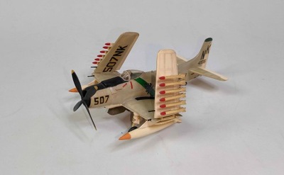 AH-1 Skyraider 1/72 model sklejony