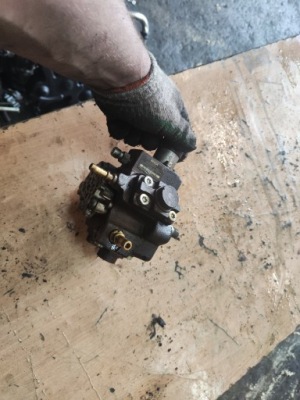 Peugeot 206+ 1.4 hdi 8hz насос упорскування 0445010102 фото №1