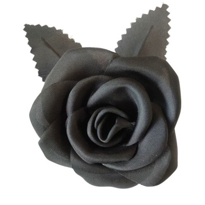 Broszka z ozdobnym czarnym kwiatkiem na druciku