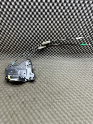 Замок двері лівий перед toyota corolla 13r фото №1