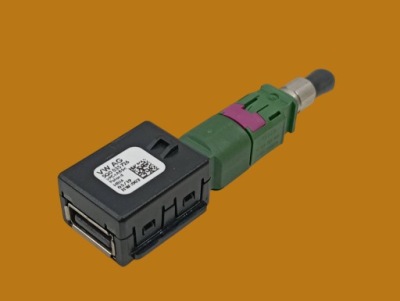 Разъём usb 5q0035726 skoda superb iii 2015- фото №1