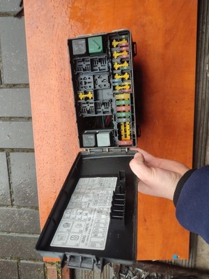 Коробка запобіжників ford focus mk1 98ag14a142ac фото №1