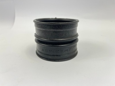 З'єднувач труба корпус фільтра патрубок mercedes w124 e220 e200 m111 1110940291 фото №1