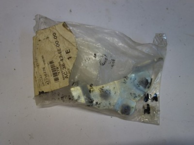 Кронштейн петля капот правое opel corsa e 13186900 фото №1