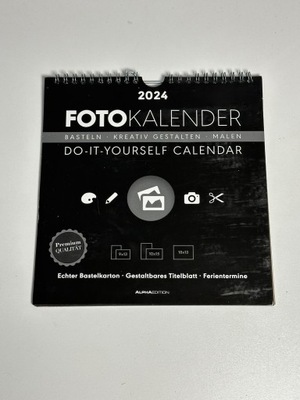 Czarny kalendarz ze zdjęciami 2024 - Do it yourself calendar 21x22 cm