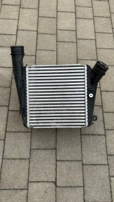 Интеркулер правый porsche panamera 976 4.0 фото №1