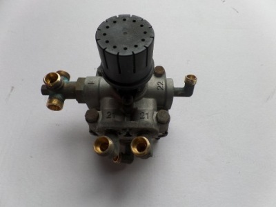 Scania r420 клапан воздуха 1425183 9730110500 фото №1