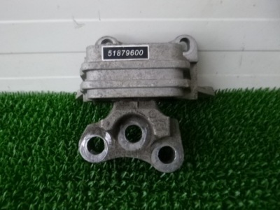 Alfa romeo giulietta кронштейн подушка 51879600 фото №1