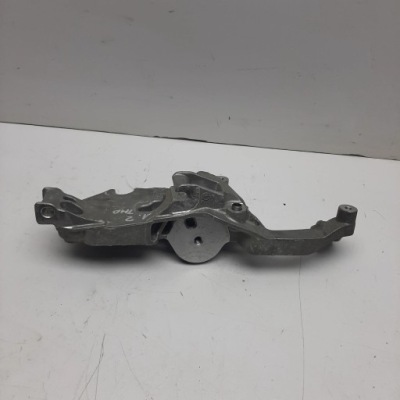 Peugeot citroen ds 1.2 thp кронштейн кронштейн генератора фото №1