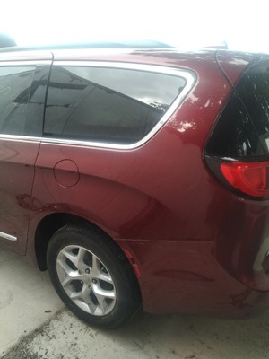 Pacifica 2016-2021r молдинг хром стекло левый задняя фото №1