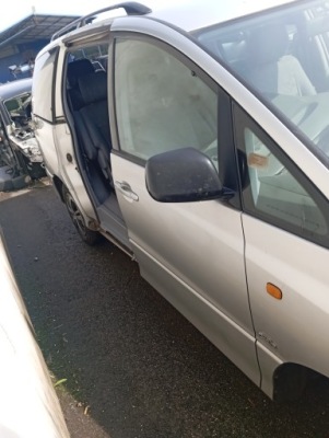 Toyota previa ii дверь правое передние перед голый фото №1