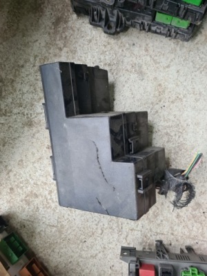 Коробка предохранителей s-type 2.7 d 2r8t-14a003-ec фото №1