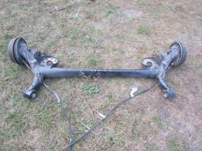 Toyota yaris iii lift балка задняя тормозные барабаны 11-20r фото №1