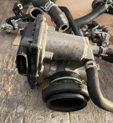 Toyota yaris iii 1.0ben дросельна заслінка фото №1