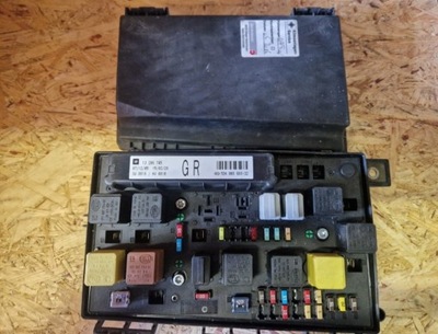 Opel astra h коробка запобіжників 13206745 фото №1