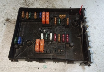 Коробка запобіжників volkswagen 017181301 фото №1