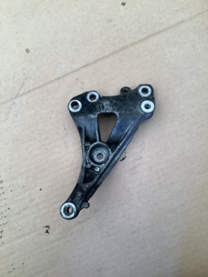 Citroen peugeot 1.6 thp кронштейн компрессор кондиционера фото №1