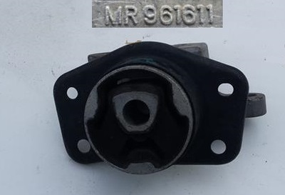 ПОДУШКА ЛАПА КОРОБКИ MITSUBISHI COLT MR961611