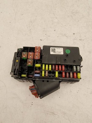 Opel astra k 2017 рамка / модуль запобіжників 15513163 фото №1