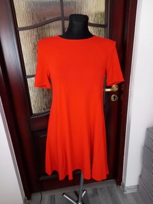 Czerwona sukienka z Zary