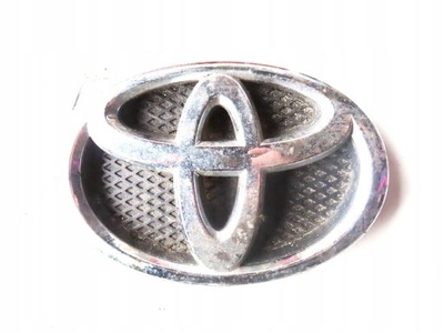 EMBLEMA DE PARAGOLPES PARTE DELANTERA TOYOTA YARIS II 2006-2011 AÑO  