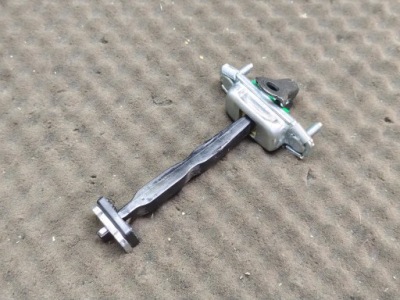 79490-c5000 обмежувач двері праві задній kia sorento фото №1