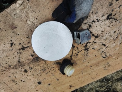 Suzuki swift mk7 кришка заливної пального фото №1