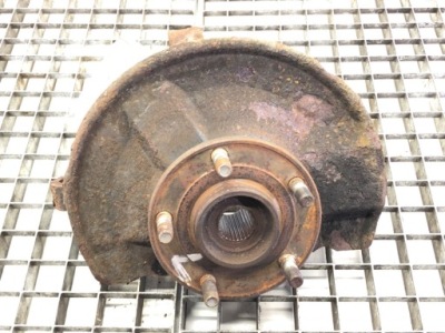 Поворотний кулак лівий перед dodge caliber 2.0 140km ступиця фото №1