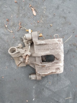 Ford cmax правый перед суппорт тормозной фото №1